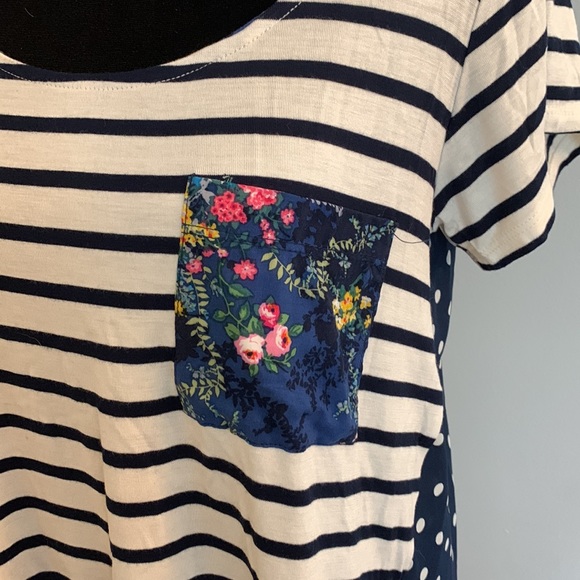 High-Low Pattern Tshirt - Picture 2 of 7